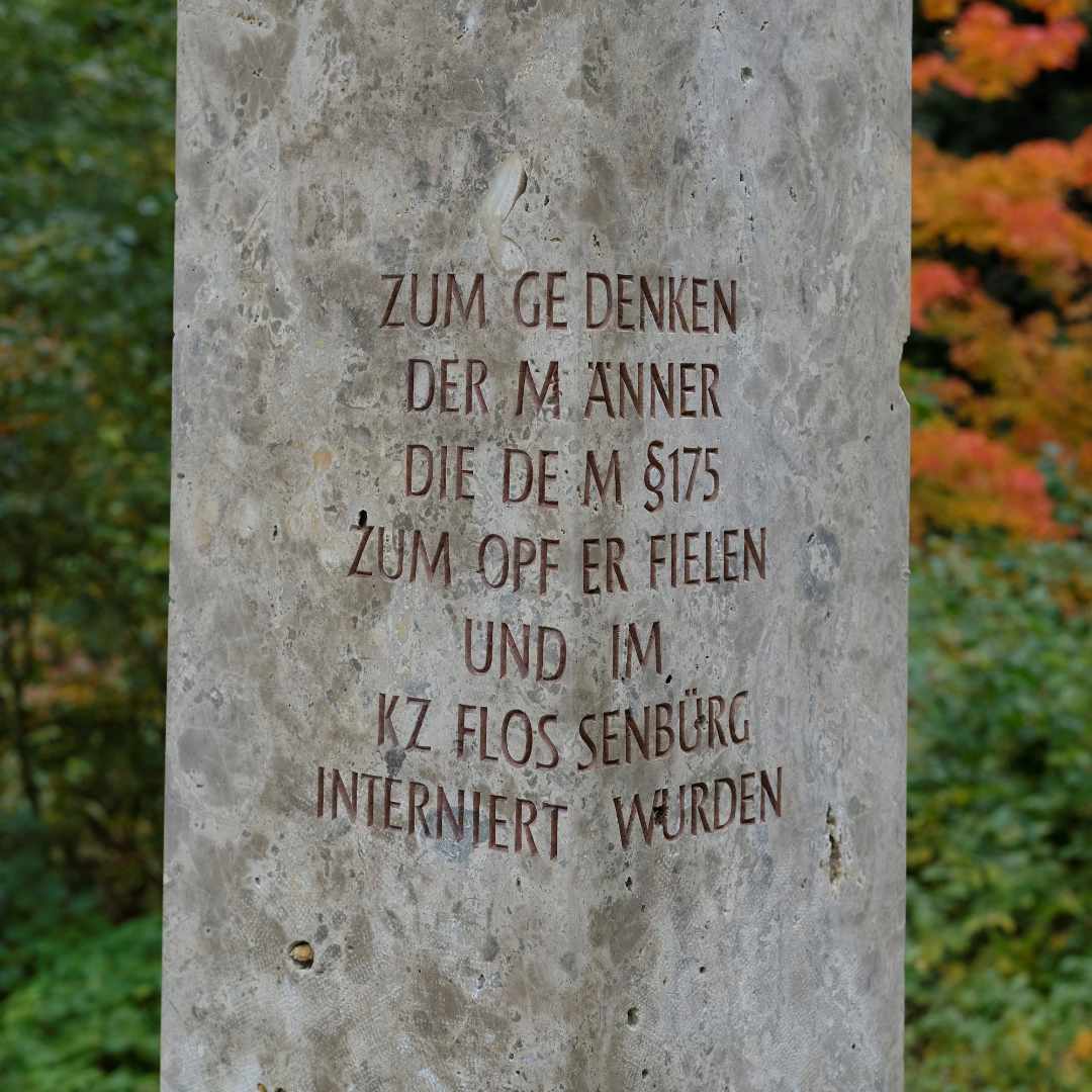 Inschrift auf dem Gedenkstein im Konzentrationslager Flossenbürg